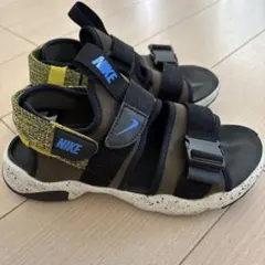 NIKE スポーツサンダル カーキ　黒