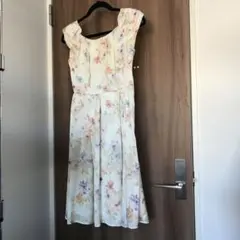 1回着用　美品　レストローズ　ワンピース　M 花柄