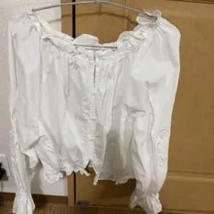 美品　LOWRYSFARM カットワークレースブラウスのサムネイル