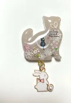 再販不可。ねこ＆うさぎレジンヘアゴムブローチ