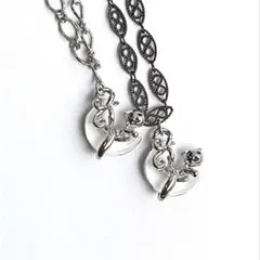 【再販無し】白い月に寄り添うネコ マグネットネックレス