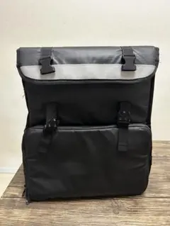 ナイロン製 黒 リュック型バッグ