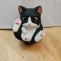ハチワレ猫 ミニチュアフィギュア