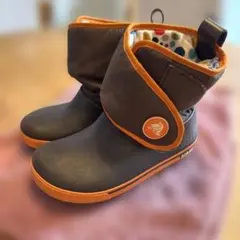 crocs 子ども用スノーブーツ ブラウン19.5/オレンジ