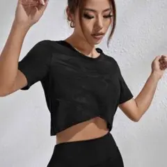 ブラック クロップド丈Tシャツ　ピラティス　ヨガウェア