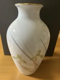 ホワイト花瓶 ノリタケ