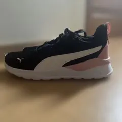 Puma ブラック/ホワイト/ピンク スニーカー