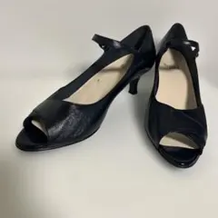 【新品】卑弥呼 26㌢ストラップ付きブラックパンプスのサムネイル