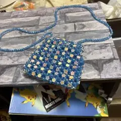 ビーズ花柄ポーチ 青色