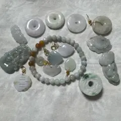 翡翠のビーズとペンダントセット　天然品特有の傷汚れ欠けあり