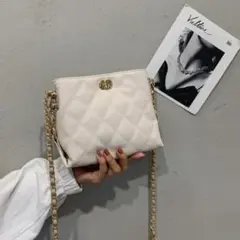 キルティングチェーンショルダーバッグ ホワイト 白 斜めがけ クリスマス