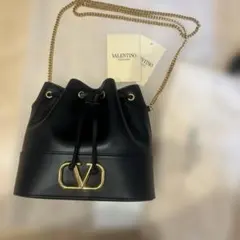 Vロゴ シグネチャー ナッパレザー ミニ バケットバッグのサムネイル