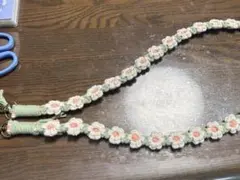 スマホストラップ　マクラメ　花　ハンドメイド