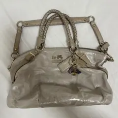 Coach ベージュレザー ハンドバッグ チャーム付き