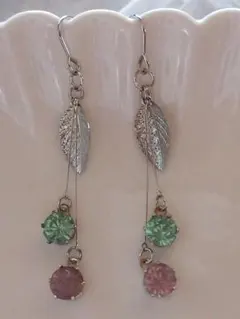 ハンドメイドピアス　[No.269]　シルバーリーフ　ビジュー　ピアス