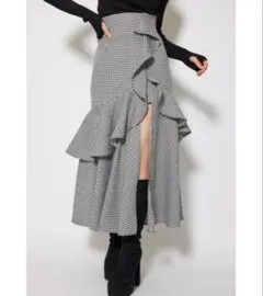 【訳あり】rienda フリルスリットハイウエストスコートショートパンツ Mのサムネイル