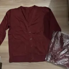 赤カーディガン