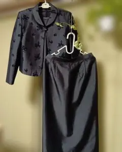 素敵！シルク調の高級花柄刺繍ジャケットとブラウス、スカートセット　13号