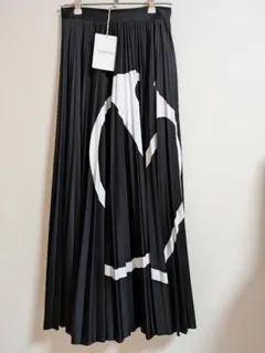 【タグ付き未使用品】VALENTINO　ロングスカート　ロゴのサムネイル