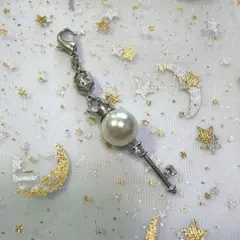 ハンドメイド チャーム 鍵モチーフ