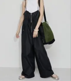 アダムエロペ シャイニータフタ撥水ロンパース - メルカリ