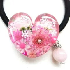 ヘアゴム レジン ハート型 天然石ローズクォーツとお花の雪景色　ピンク