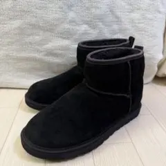 UGG ムートンブーツ 23cm ブラック ミニブーツ スワロフスキーのサムネイル
