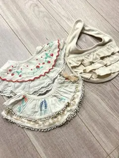 フリル付き　付け襟　くるくるスタイ　花柄　うさぎ　いちご　レース　白　ホワイト