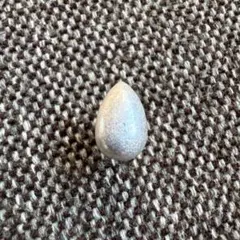 ぷっくりフォルムが可愛い！シルバー ドロップ型ピアス！片耳