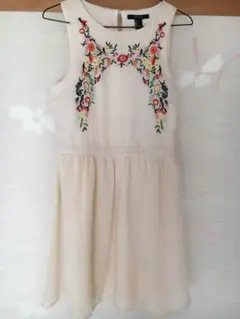 FOREVER21 刺繍ワンピース