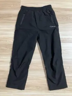 黒のロングパンツ ゴムウエスト サイドポケット付き