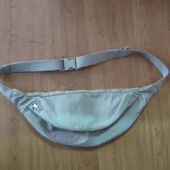 GU ボディバッグ ベージュ