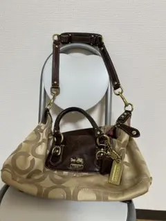 【お値下げ】Coach ロゴ入りハンドバッグ ベージュ/ブラウン