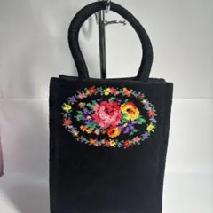 FEILER（フェイラー）」のシュニール織で作られた花柄のミニトートバッグ