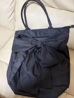 リボン付きブラックナイロントートバッグ