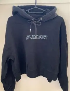 PLAYBOY フード付きクロップドパーカー ブラック