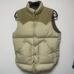 ロッキーマウンテン✖️ビームス　ダウンベスト　ベージュ BEAMS（ビームス）の「ROCKY MOUNTAIN FEATHERBED×BEAMS / 35th