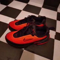 NIKE スニーカー レッド ブラックのサムネイル