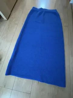 青いニットロングスカート