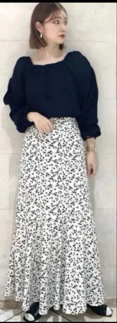 LOWRYS FARMローリーズファーム　花柄ロングフレアスカートのサムネイル