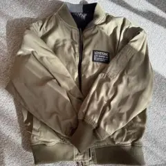 裏地がモコモコで暖かい！ リバーシブルで着れるラブトキシックカーキジャケット