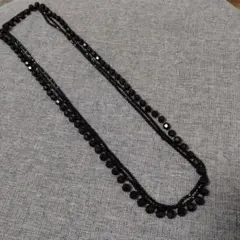 ブラックビーズ　３連　ロングネックレス【未使用】