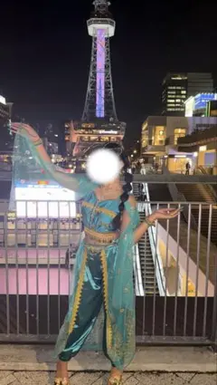 Item thumbnail for item a1c6c504-6ae6-4115-bd0f-e28bf7860ed0