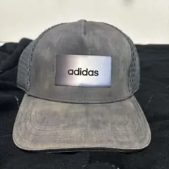 adidas メッシュバックキャップ グレー