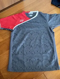 公*o様 YONEX バドミントン シャツ Sサイズ グレー/レッド