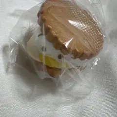 サンリオキャラクターズ　ふにゅっとスモアサンド　あひるのペックル　ガチャガチャ