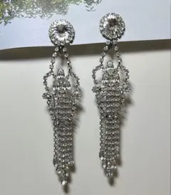 クリスタル装飾のロングイヤリング
