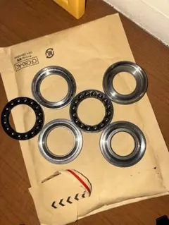 YBR125 ステムベアリング 上下セット 打痕ありのサムネイル