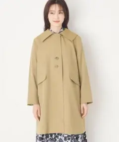 ベージュ ボタン付き コート