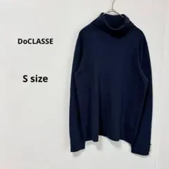 DoCLASSE ドゥクラッセ　タートルネックニット　S ネイビー　袖口金ボタンのサムネイル
